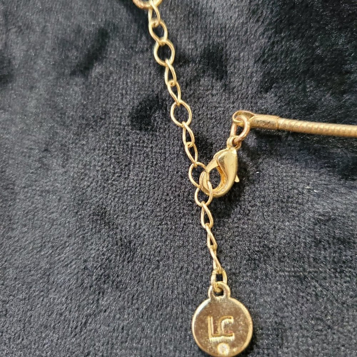 Vintage Gold Tone Liz Claiborne LC Curved Snake Chain Collar Necklace Pendant