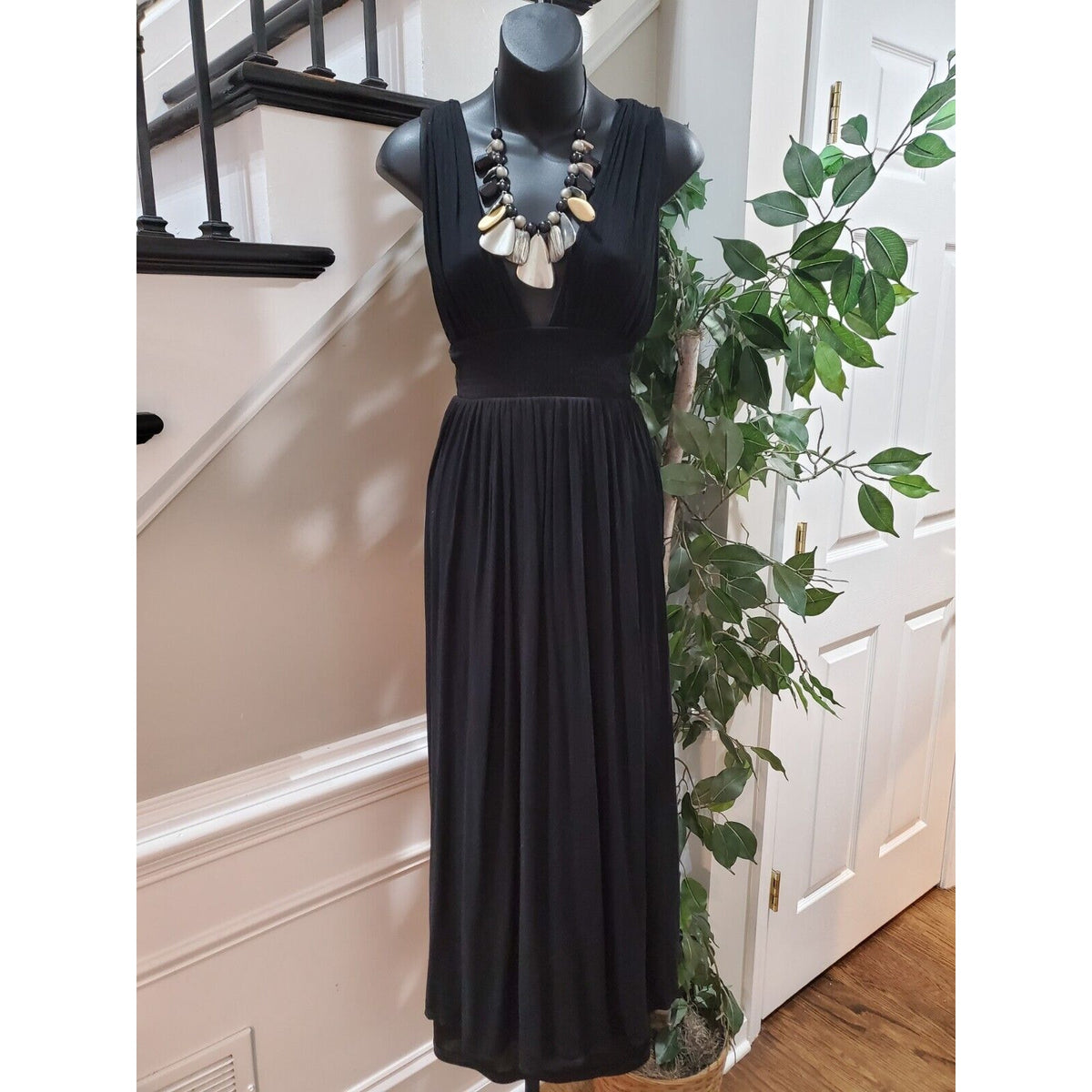 Forever 21 Women's Black Solid Open Side V-Neck Sleeveless Long Maxi Dress M