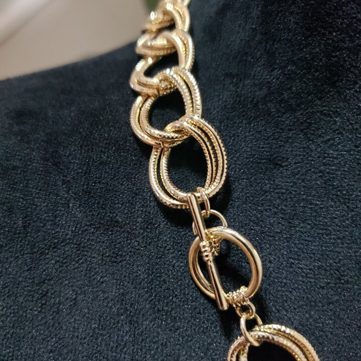 Women's Chunky Double Link Textured Gold Tone Classic Look Necklace