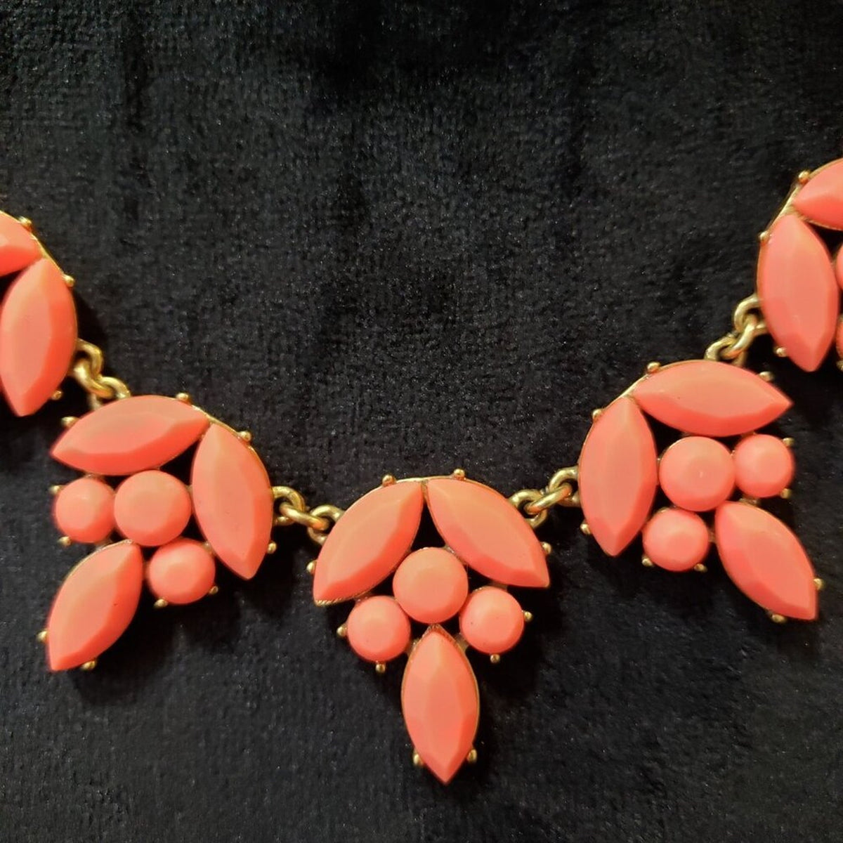 J.CREW Pink Beaded Necklace Womens Fashion Statement Jewelry with Lobster Clasp