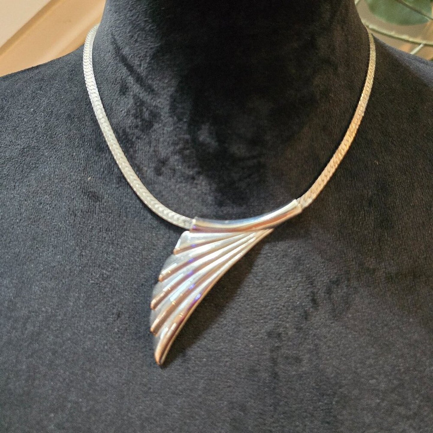 Womens Vintage Trifari Silver Tone Metal Pendant Necklace with Lobster Clasp