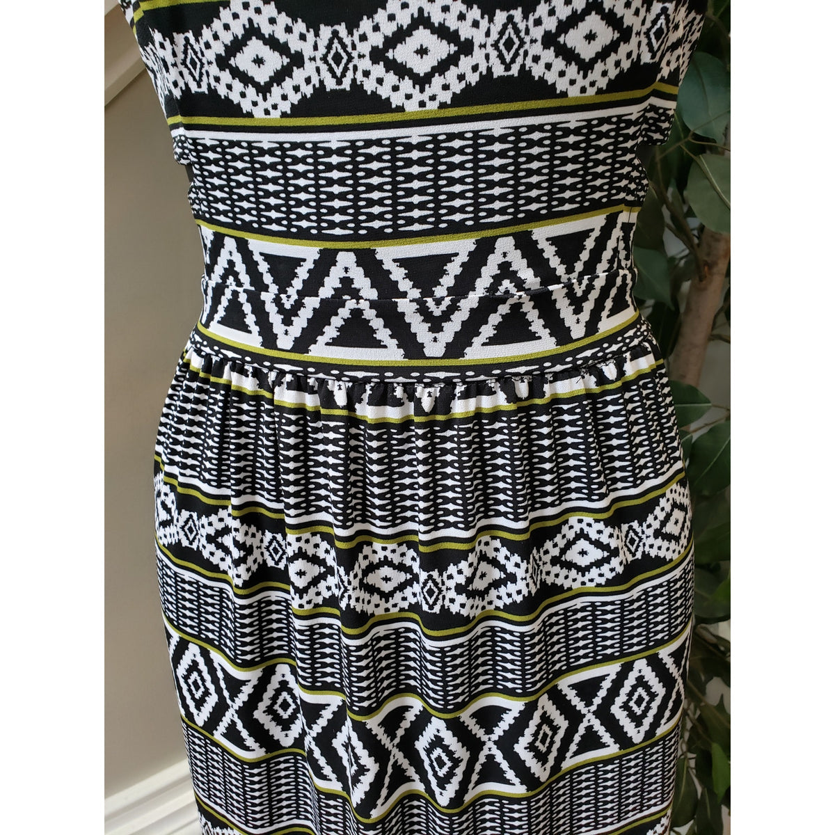 En Focus Studio Long Maxi Dress Women's Size 6 Black White Geo Print Sleeveless
