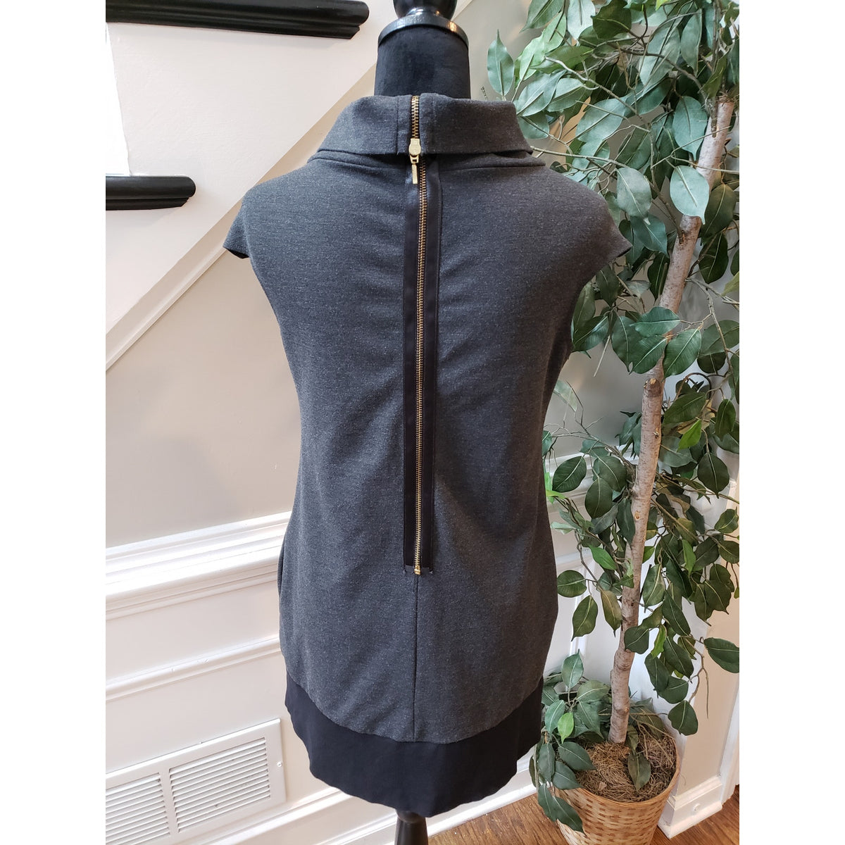 Express Shift Dress Women's Small Gray Pockets Back Zip Sleeveless Mock Neck