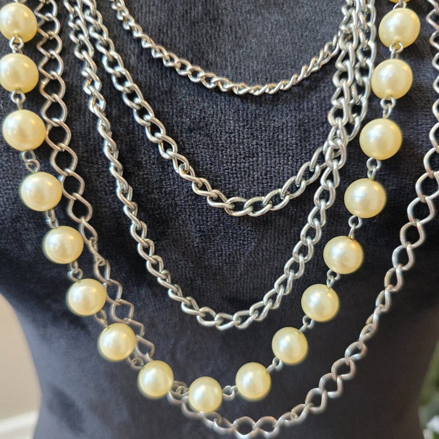 VTG Womens Ivory Pearl Silver Tone Chain Collar Flower Necklace w/ Lobster Clasp
