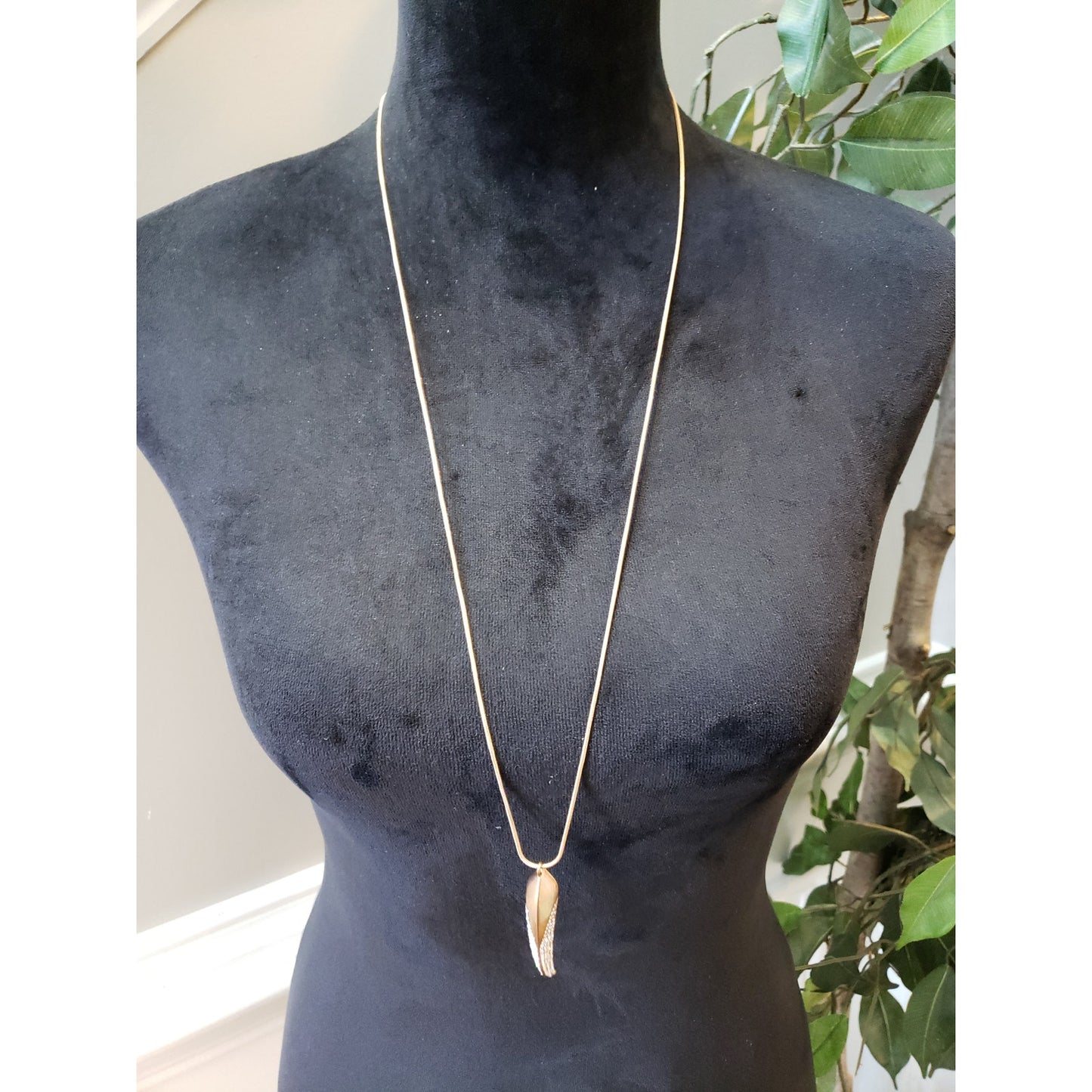 Women's Vince Camuto Gold Tone Long Pendant Necklace Elegant Rhinestone Charm