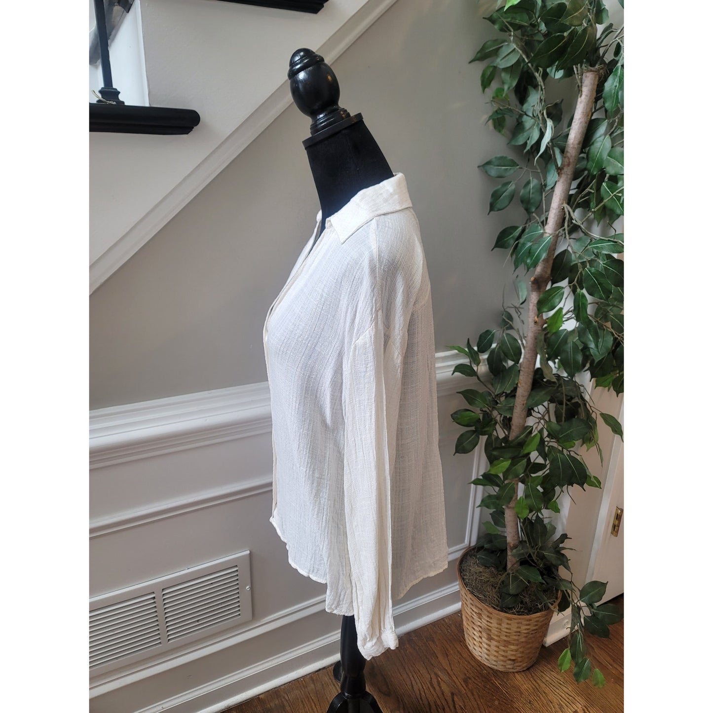 ZARA Blouse Women’s XS White Button Down Long Sleeve Semi-Sheer Textured