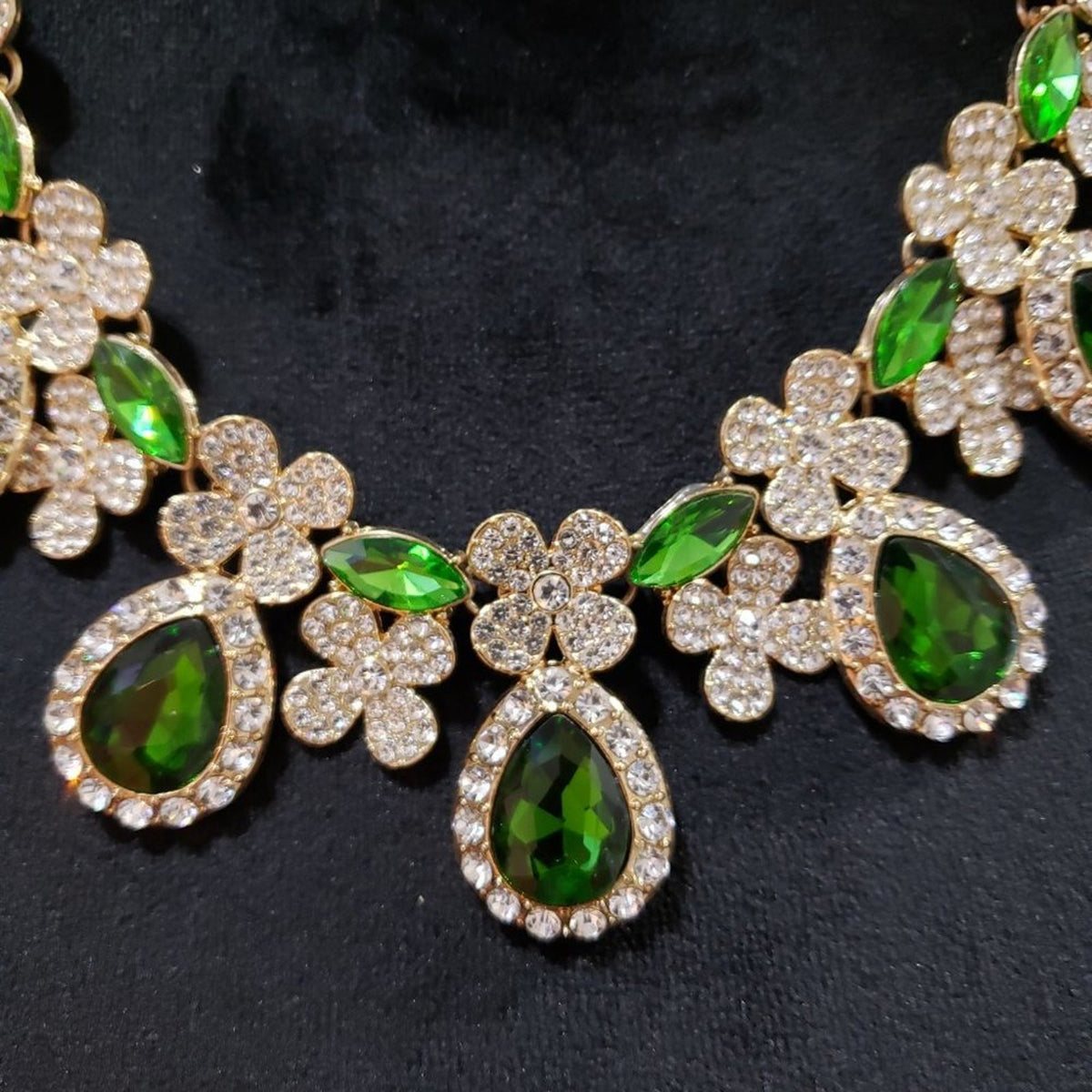 Womens Fashion Green Rhinestones Faceted Crystal Bib Necklace with Lobster Clasp