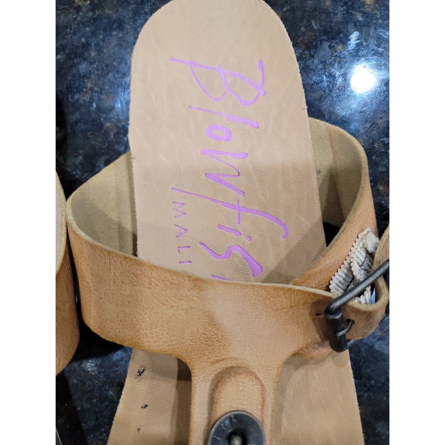 Blowfish Sandals Women's Size 8.5 Tan Brown Casual Comfort Slip On Thong Shoes