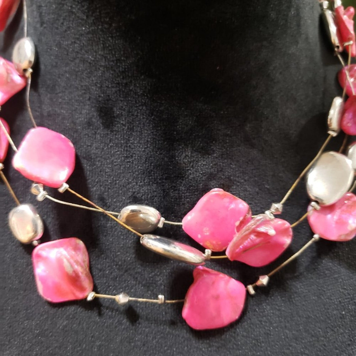 Women Fashion Triple Strand Pink Abalone Shell Beaded Choker Necklace w/ Lobster