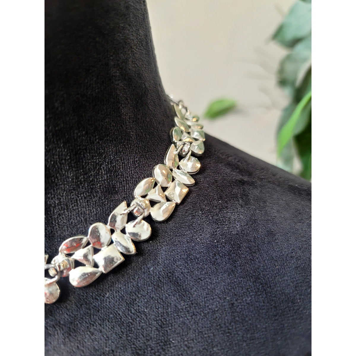 Women Silver Tone Leaf Link Choker Necklace Elegant Statement Fashion Jewelry