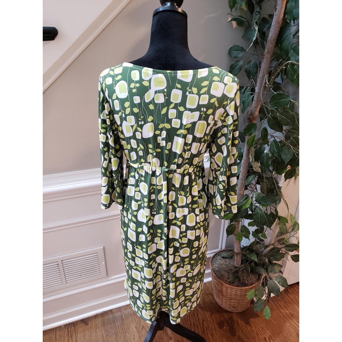 Uncle Frank Women's Size M Green Floral Print Dress Polyester Spandex Casual
