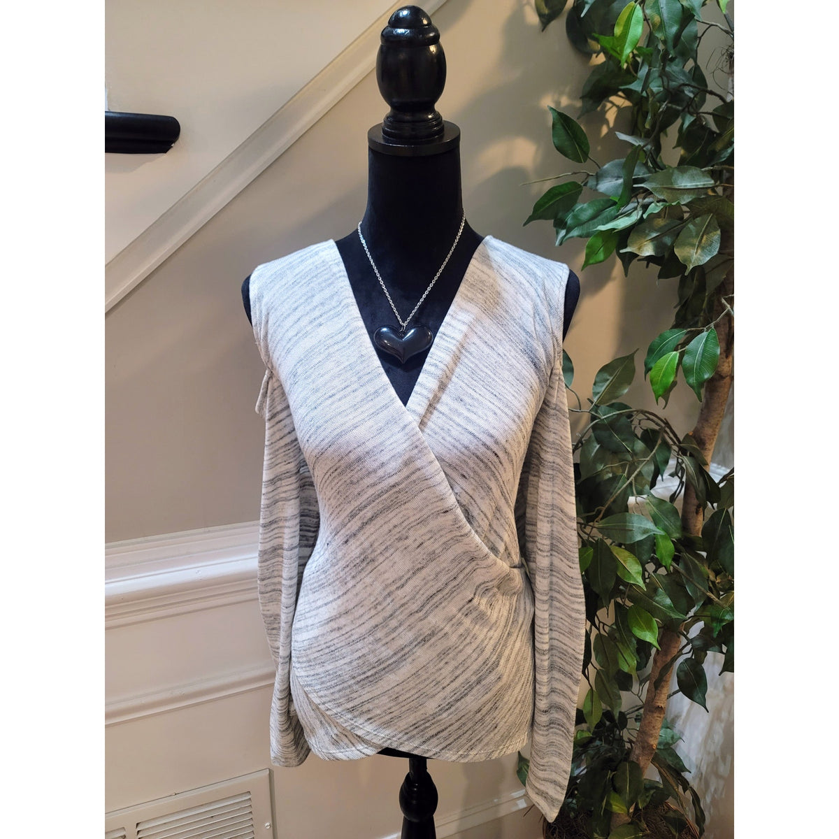 White House Black Market Wrap Sweater Womens Large White Space-Dye Cold Shoulder