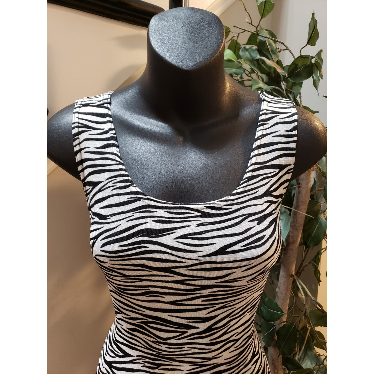 Women's Maxi Dress Small Black White Zebra Print Stretch Sleeveless Scoop Neck