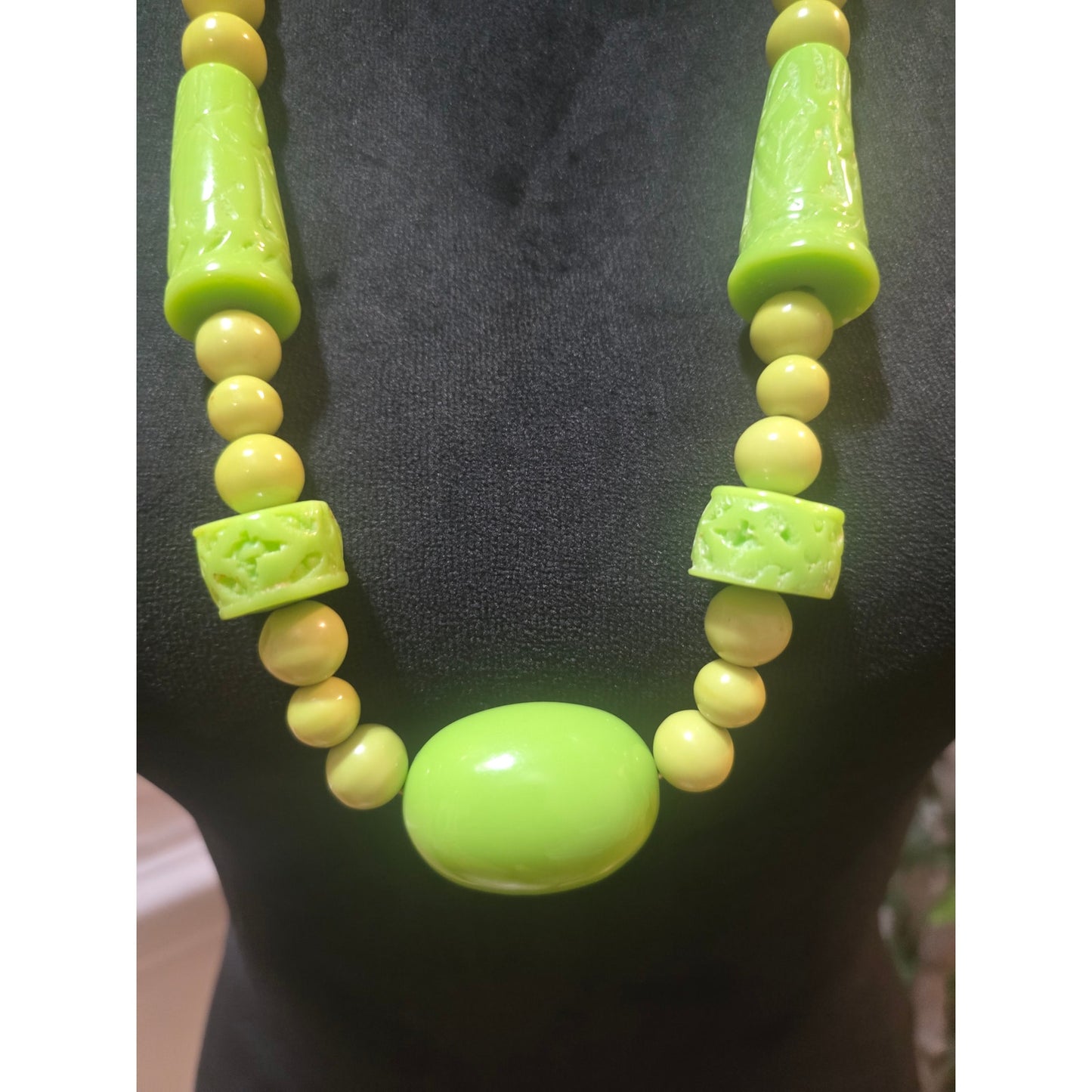 Women's Vintage Style Green Beaded Necklace With Carved Accents Statement Jewelry