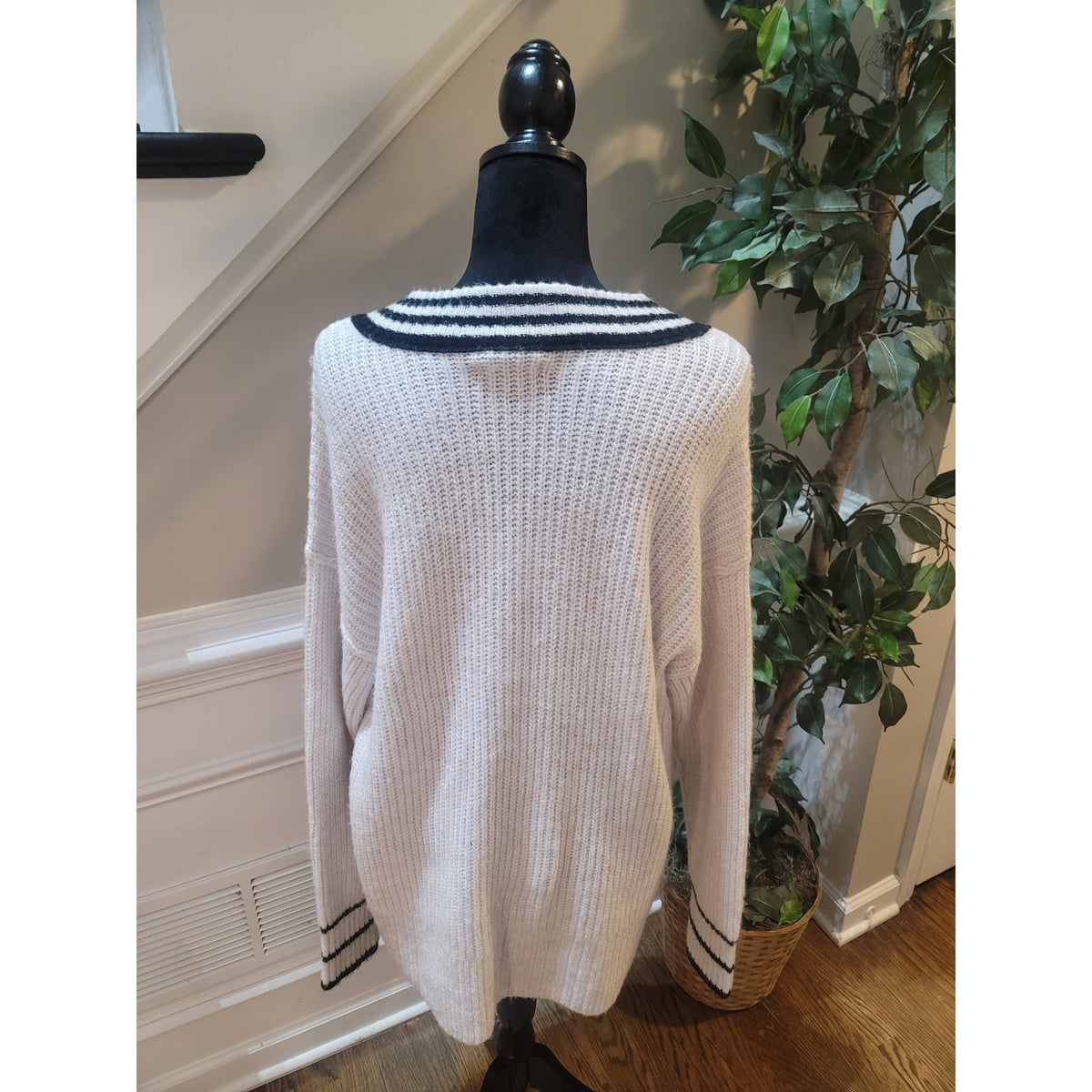 Arizona Varsity Sweater Women's Medium White/Black Crochet Drop Shoulder V-Neck