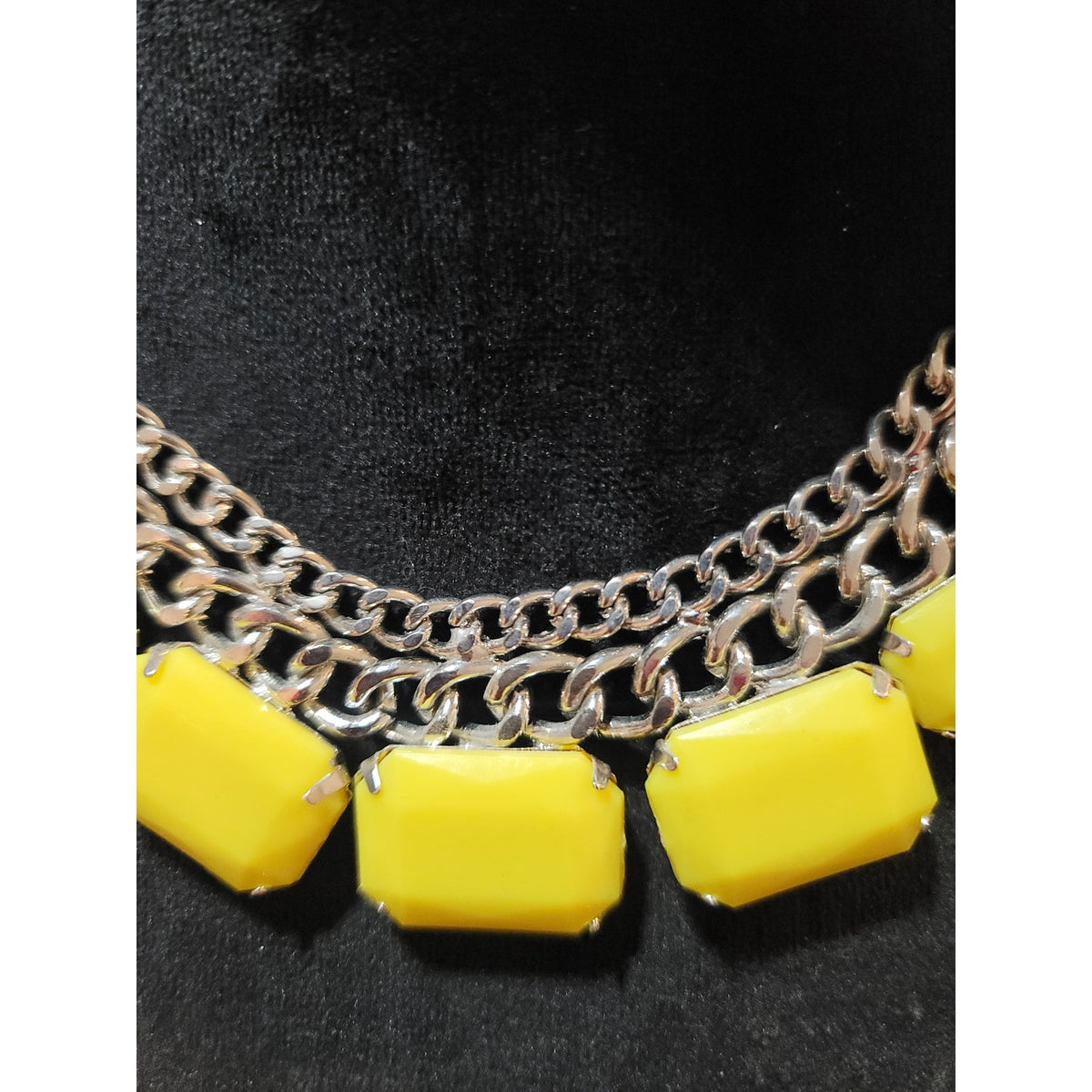 Women's Silver Chain Necklace With Yellow Gemstones And Lobster Clasps Lock