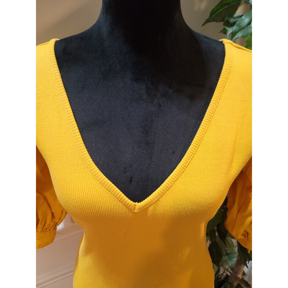 Maeve Blouse Top Women's Small Yellow Ribbed Knit V-Neck Tie-Cuff Puff Sleeves