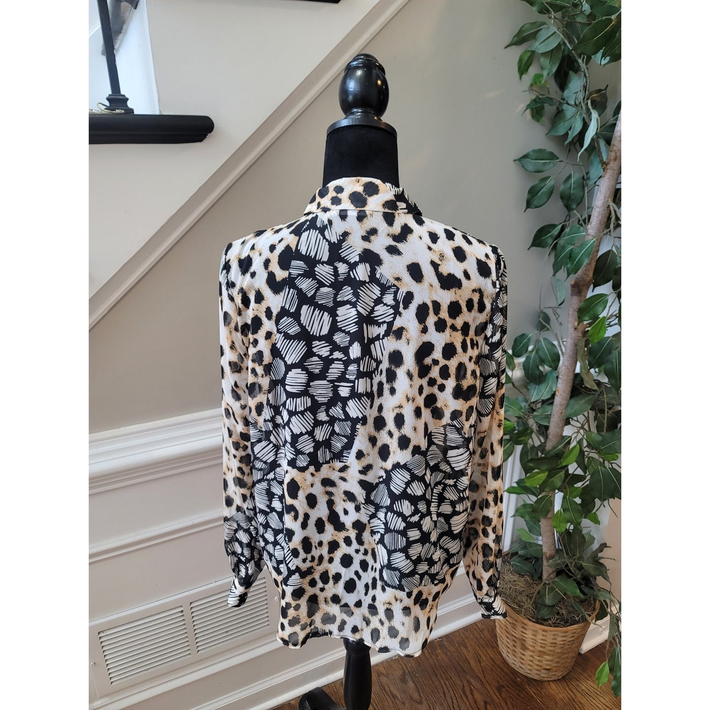 ASOS DESIGN Blouse Women's Size 8 Black Beige Animal Print Long Sleeves Shirt