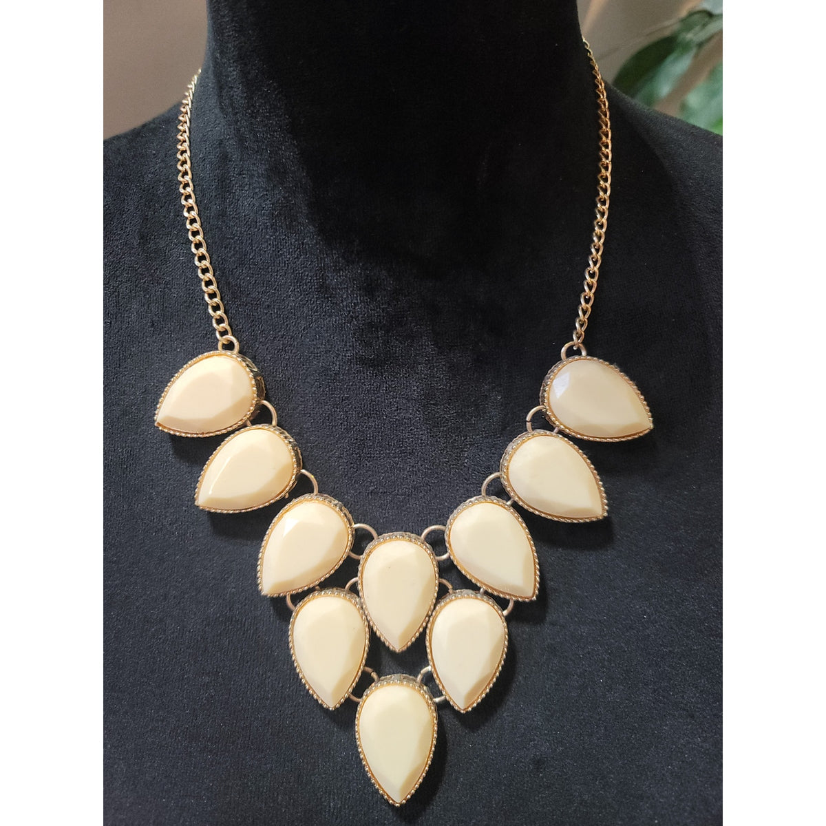 Women's Cream Teardrop Statement Necklace Gold Tone Chunky Fashion Bib Jewelry