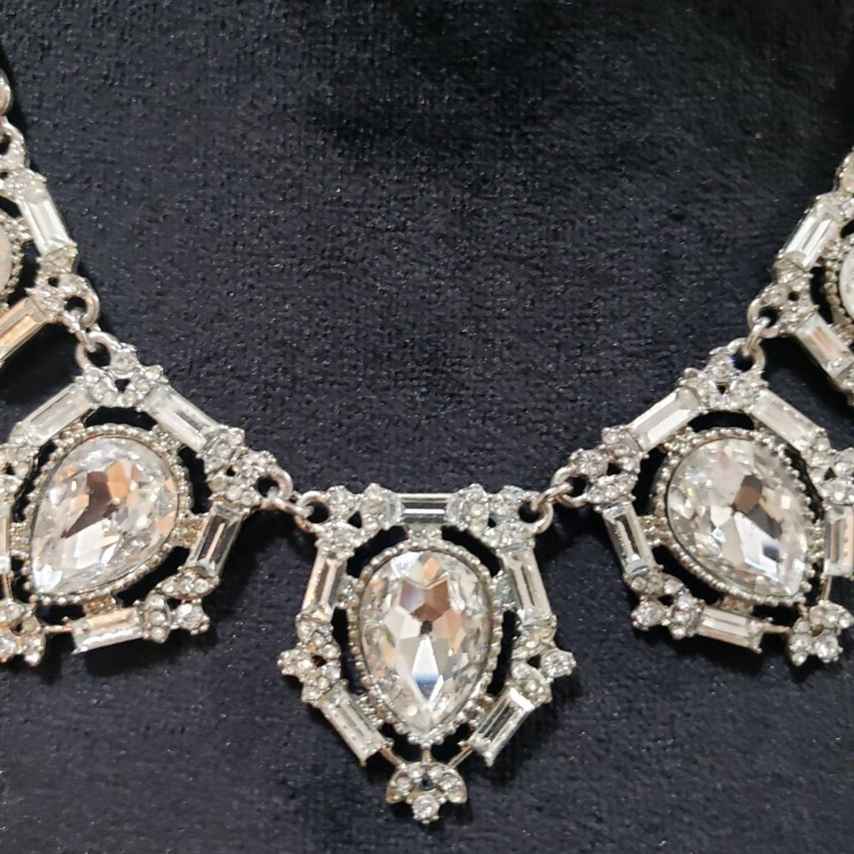 Womens Fashion Rhinestone Silver Tone Statement Collar Necklace w/ Lobster Clasp