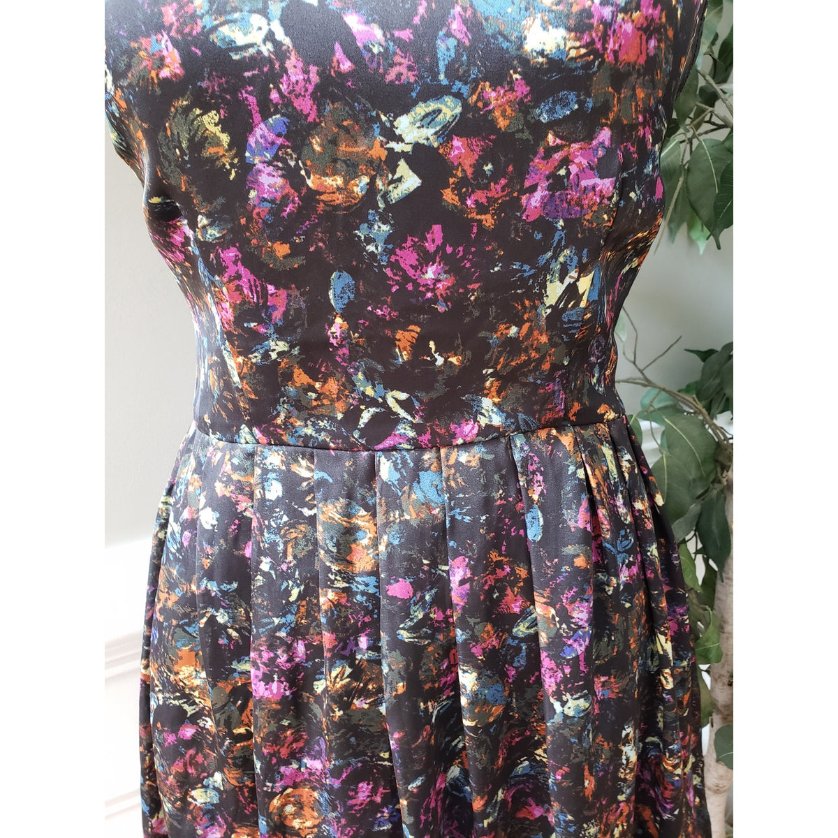 JACK Sheer Dress Womens M Black Geo Print Lined Pleated Fit & Flare Wide Strap