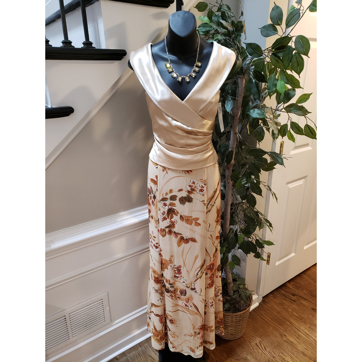 Adrianna Papell Evening Maxi Dress Women's 6 Beige Silk Beaded Floral Back Zip