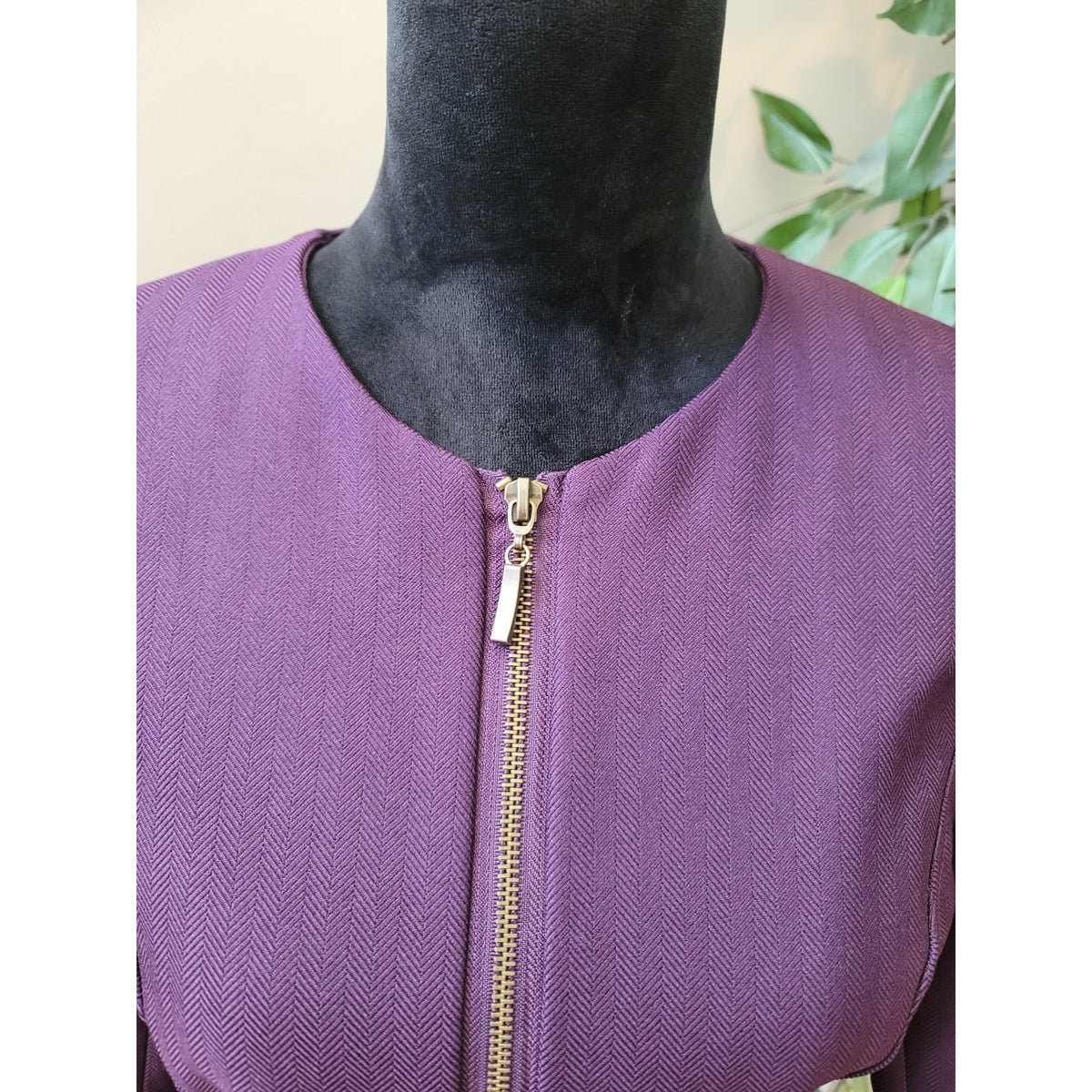 Levine Tailored Jacket Womens SZ 10 Eggplant Flare Sleeve Crew Neck Front Zipper