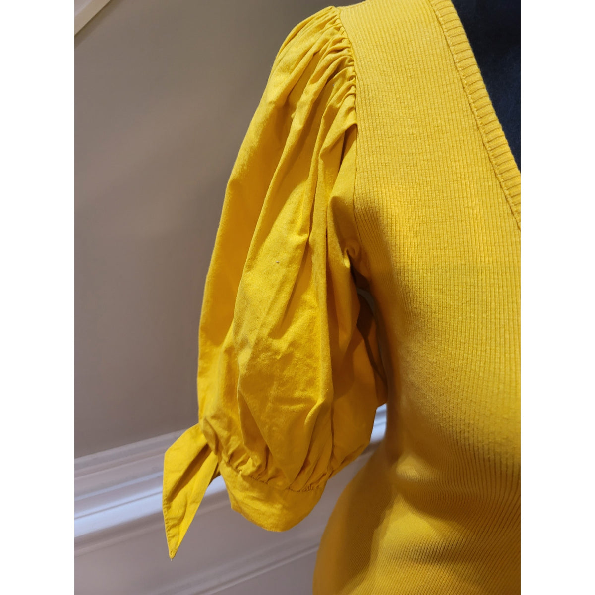 Maeve Blouse Top Women's Small Yellow Ribbed Knit V-Neck Tie-Cuff Puff Sleeves
