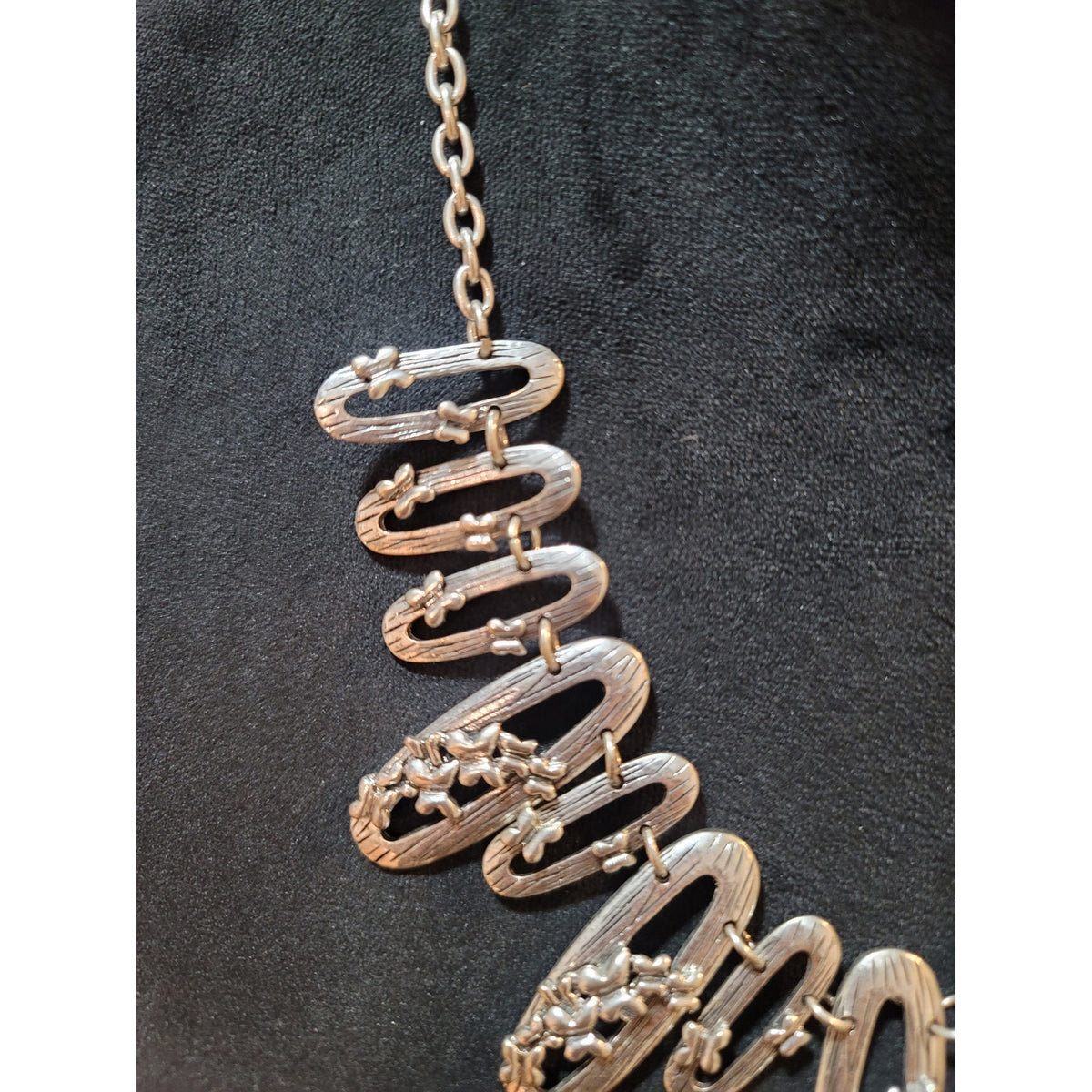 Women's Silver Floral Oval Link Fashion Necklace With Lobster Clasp