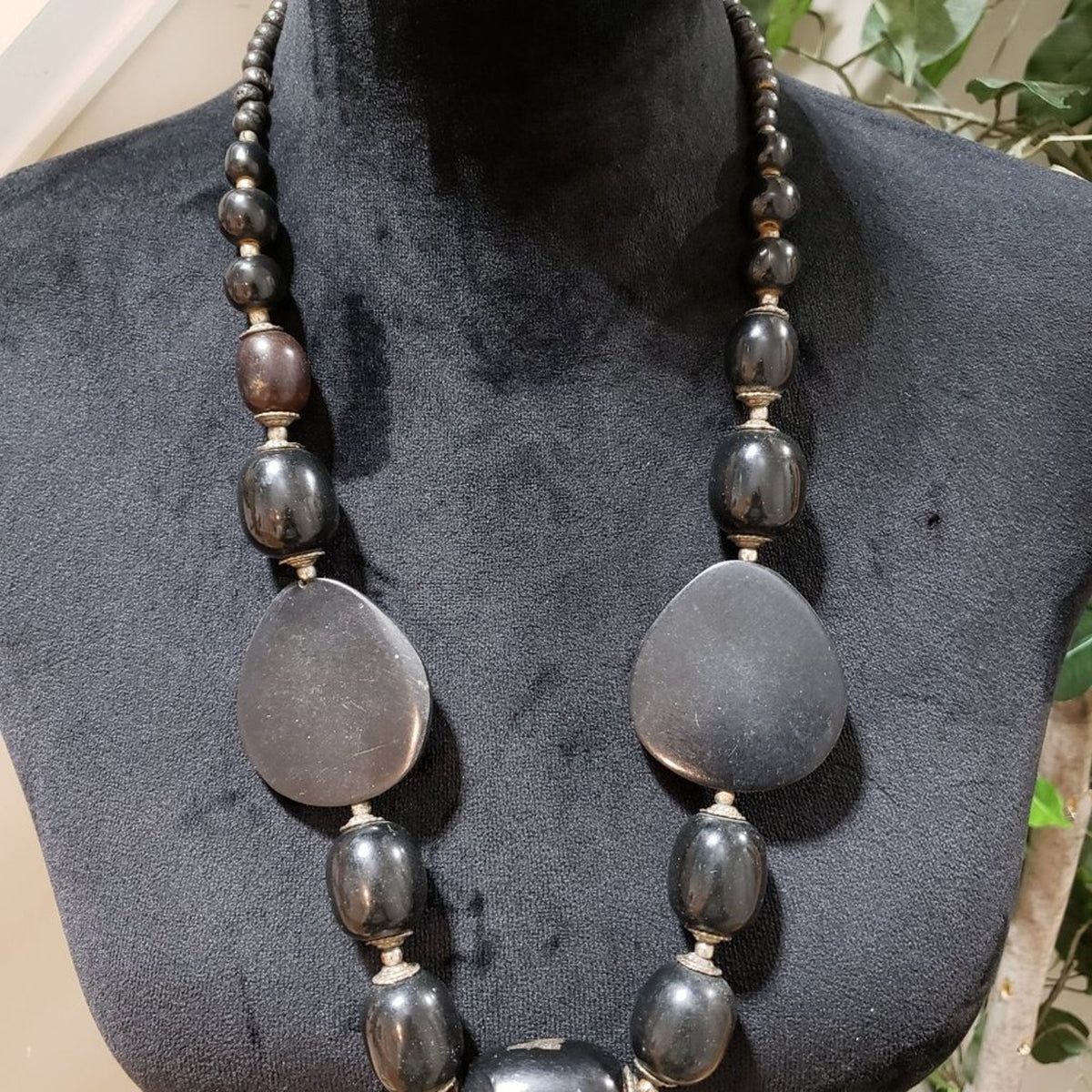 Womens Fashion Chunky Black Mottled Ceramic Beaded Collar Necklace w/ Hook & Eye