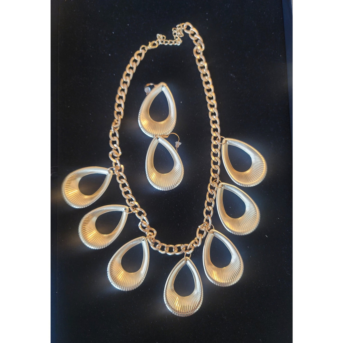 Gold Tone Teardrop Statement Necklace & Earrings Set Chunky Chain Bib Fashion
