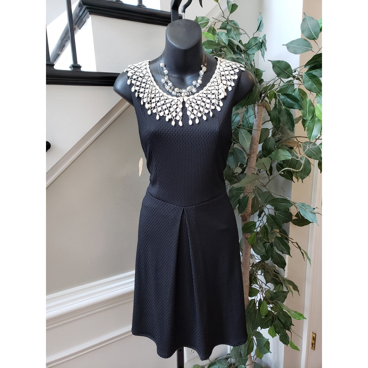 Free People Sheath Dress Womens M Black Lace Round Neck Sleeveless Keyhole Back