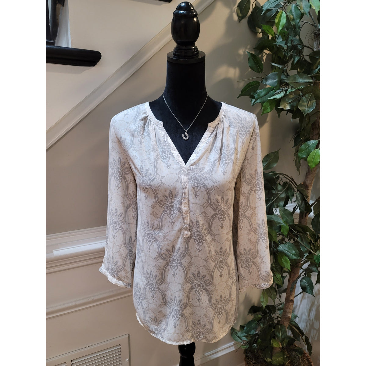 Kenar Pullover Blouse M Beige Gray Floral Split Neck Curved Hem Balloon Sleeve