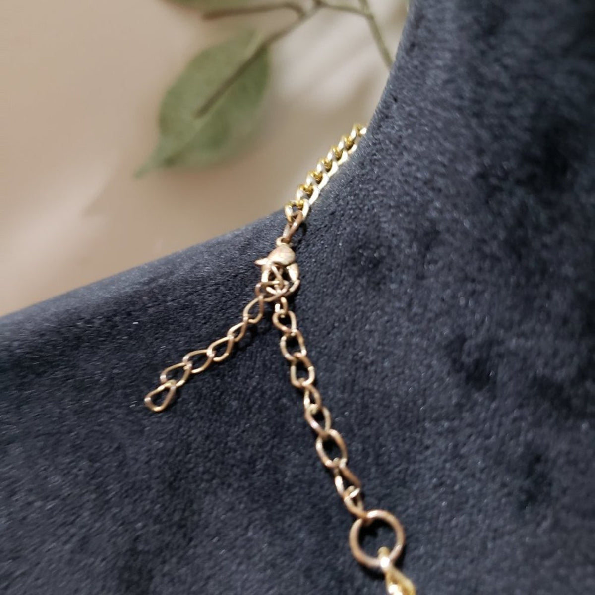 Womens Fashion Gold Tone Crystal Round Beads Collar Necklace with Lobster Clasp