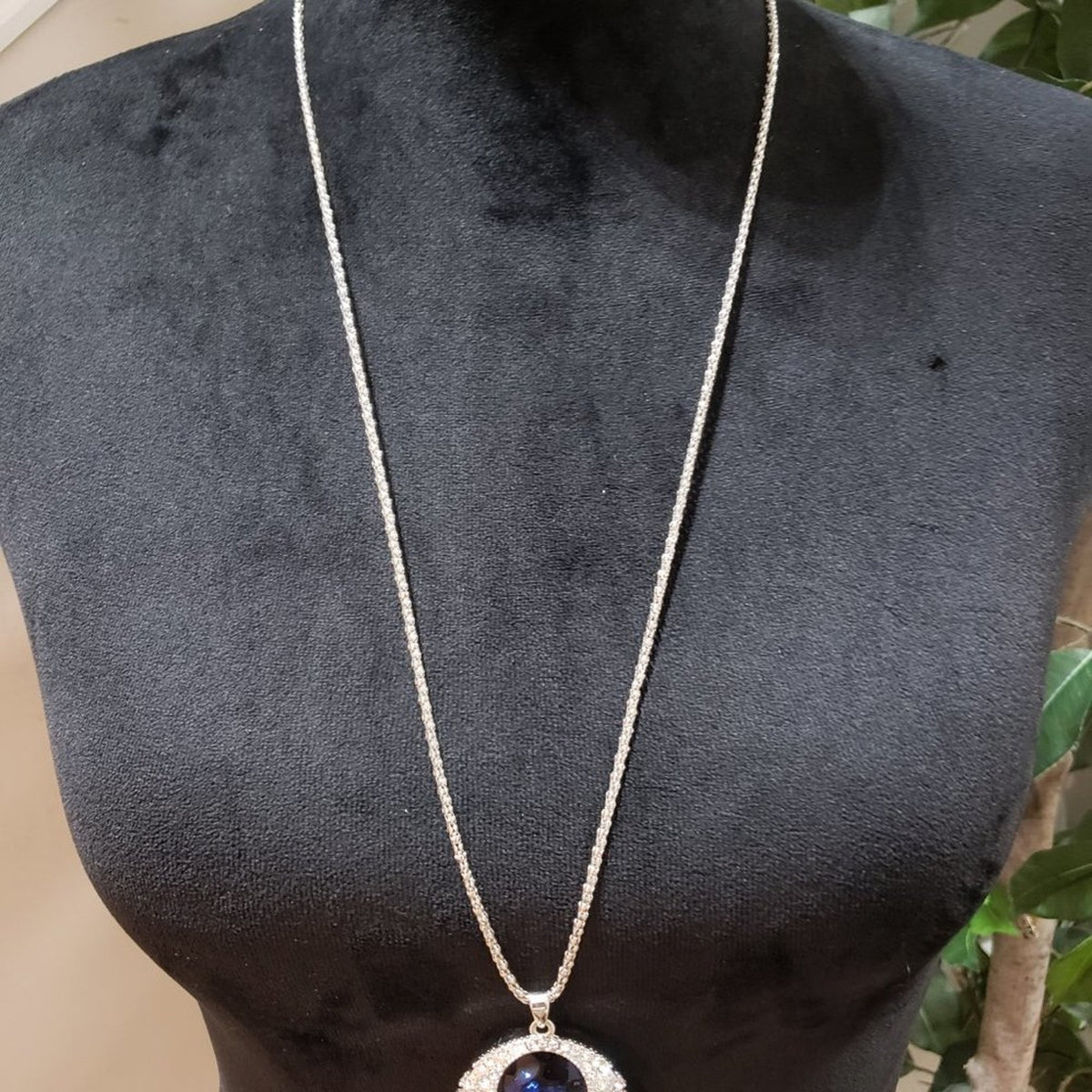 Vintage Womens Blue Rhinestone Inlaid Round Pendant Long Sweater Chain Necklace