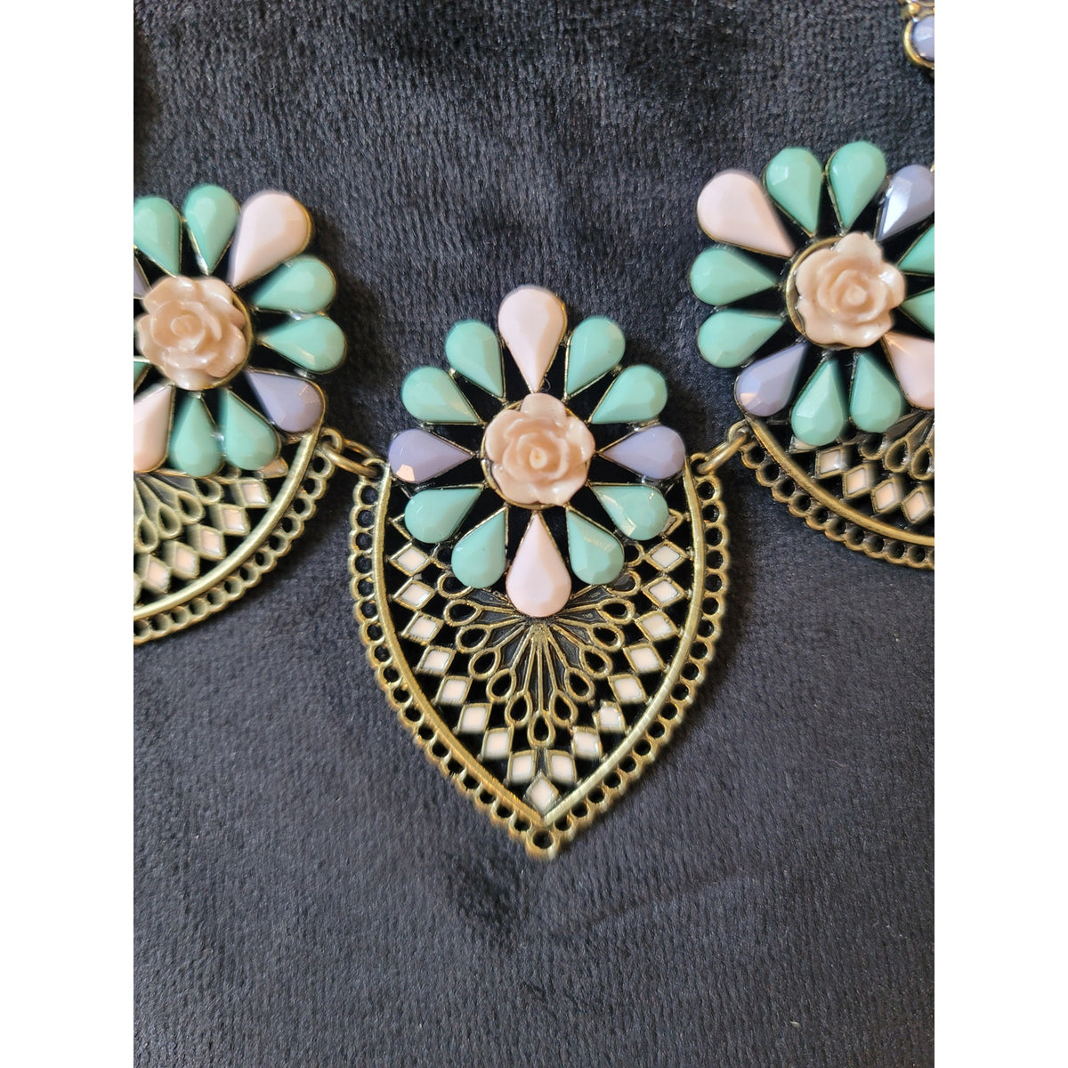 Women's Floral Statement Necklace With Lobster Clasp Lock And Gold Chain Design