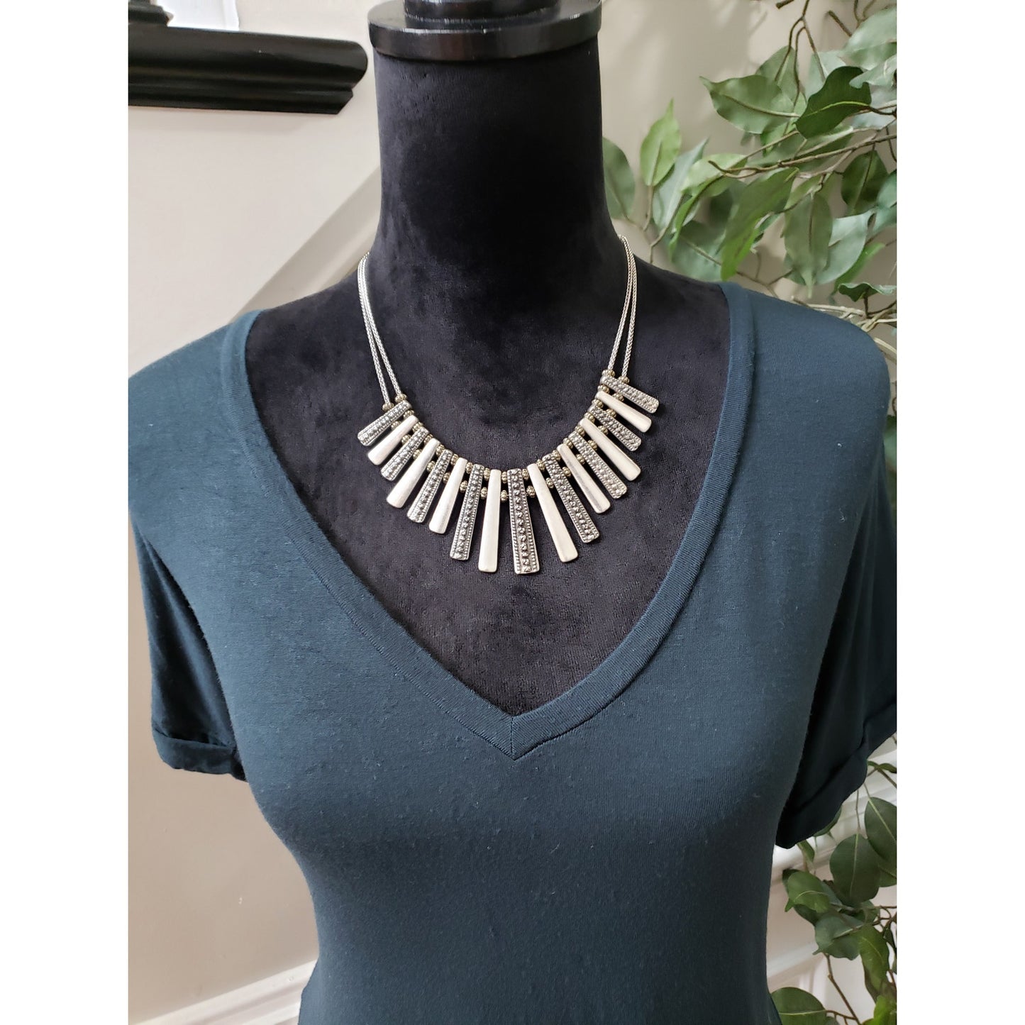 Black Tap Top Blouse Women's Size Medium Black Solid Casual Short Sleeve V-Neck