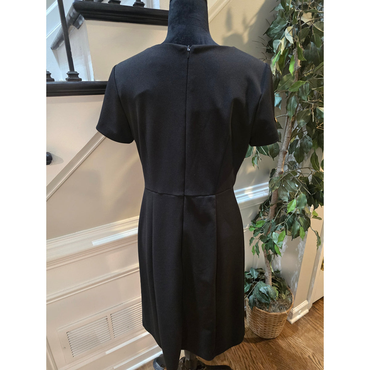 Shelby & Palmer Sheath Dress Women's Size 12 Pleated Back Zipper Short Sleeves