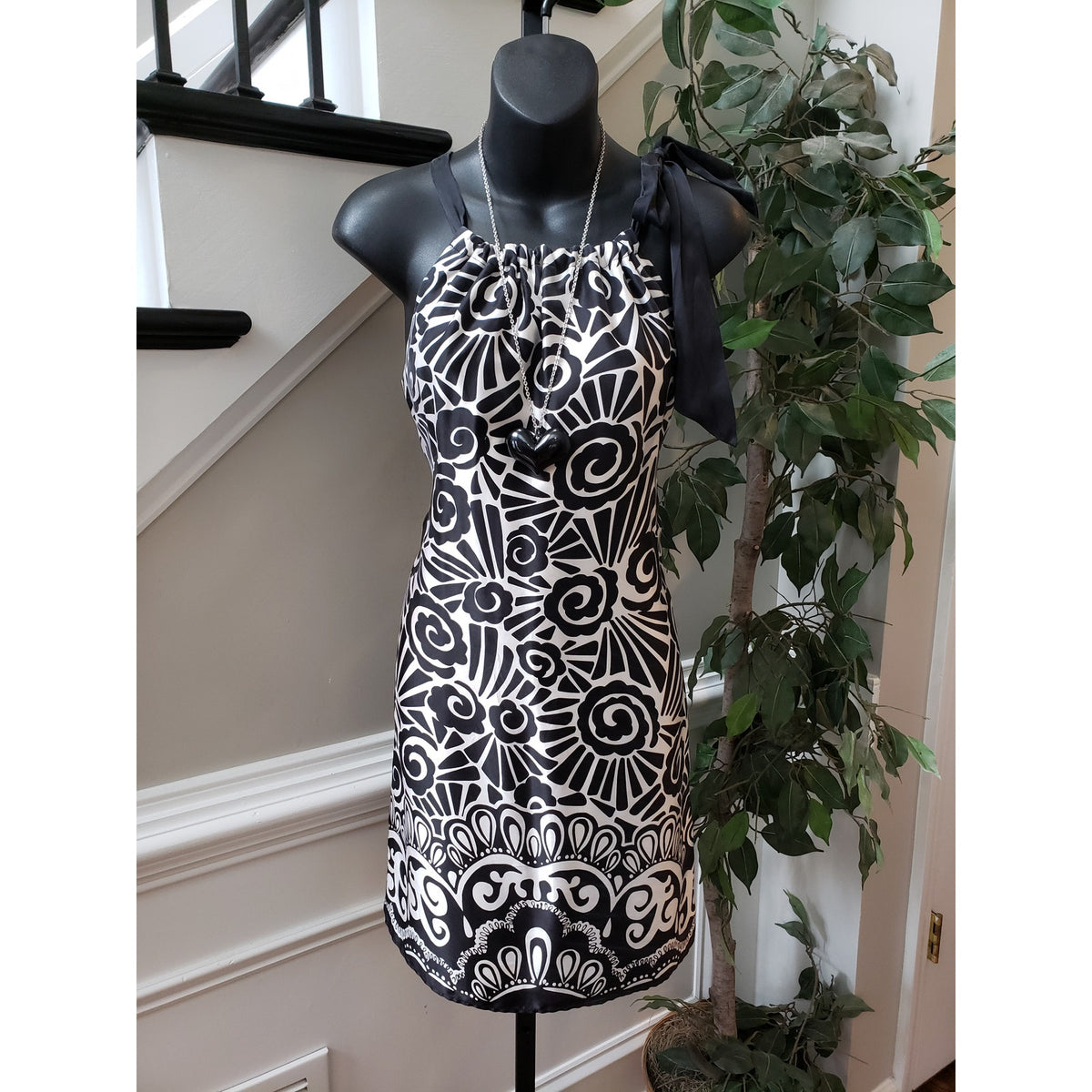 White House Black Market  Silk Sleeveless Dress Black/White Geometric Print 0
