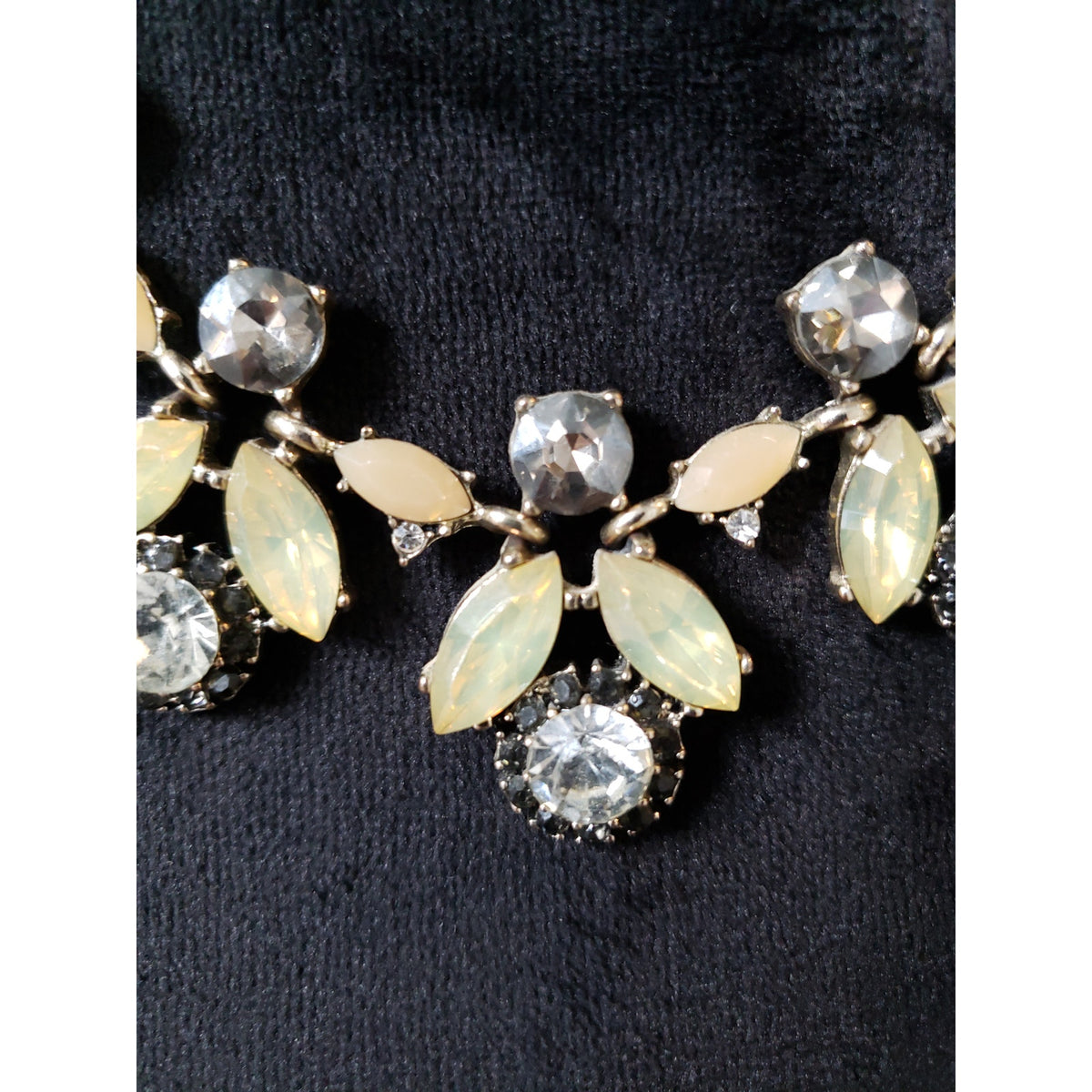 Vintage Style Statement Necklace Gold Chain Clear Crystal Floral Pendant Jewelry