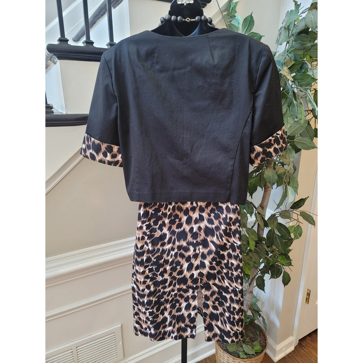 Courtenay Skirt Suit Women's SZ 16 Black/Beige Animal Print Belted Short Sleeve