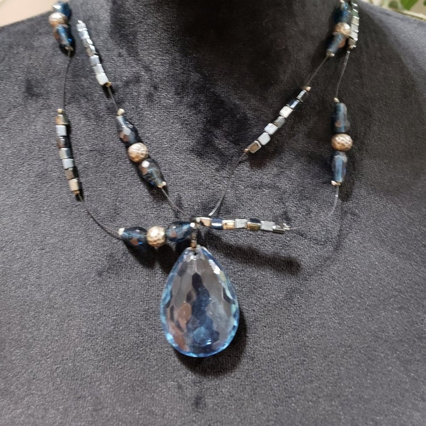 Womens Gunmetal Blue Acrylic Beads Fish Wire Collar Necklace with Lobster Clasp