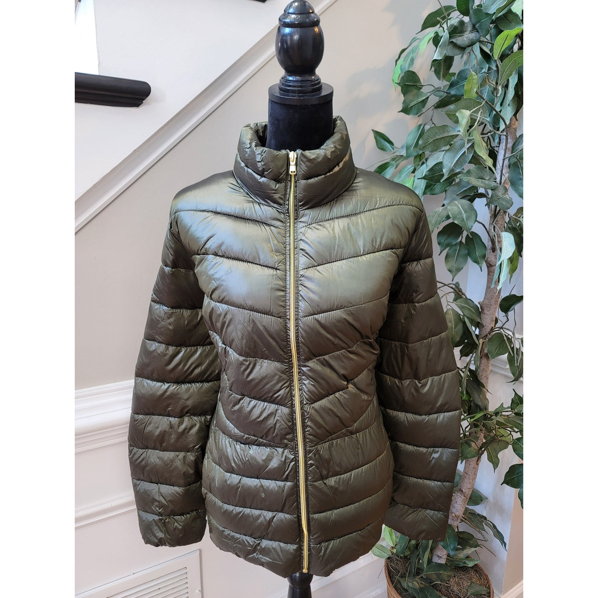 Esmara Puffer Jacket Women’s SZ XL Olive Green Quilted Front Zipper Long Sleeve