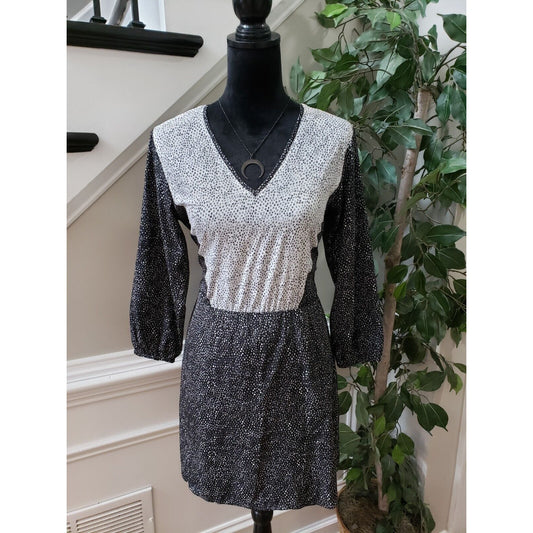 H&M Women's Black & White 100% Polyester V-Neck Long Sleeve Knee Length Dress 4