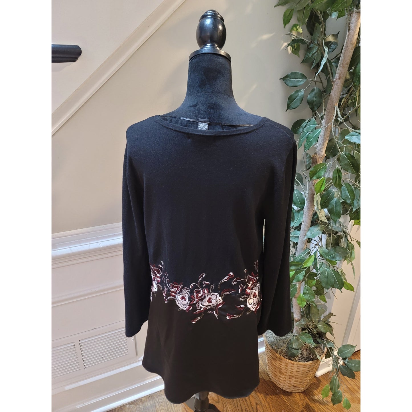Alfani Sweater Women's Medium Black Floral Embroidered Long Sleeves Tunic