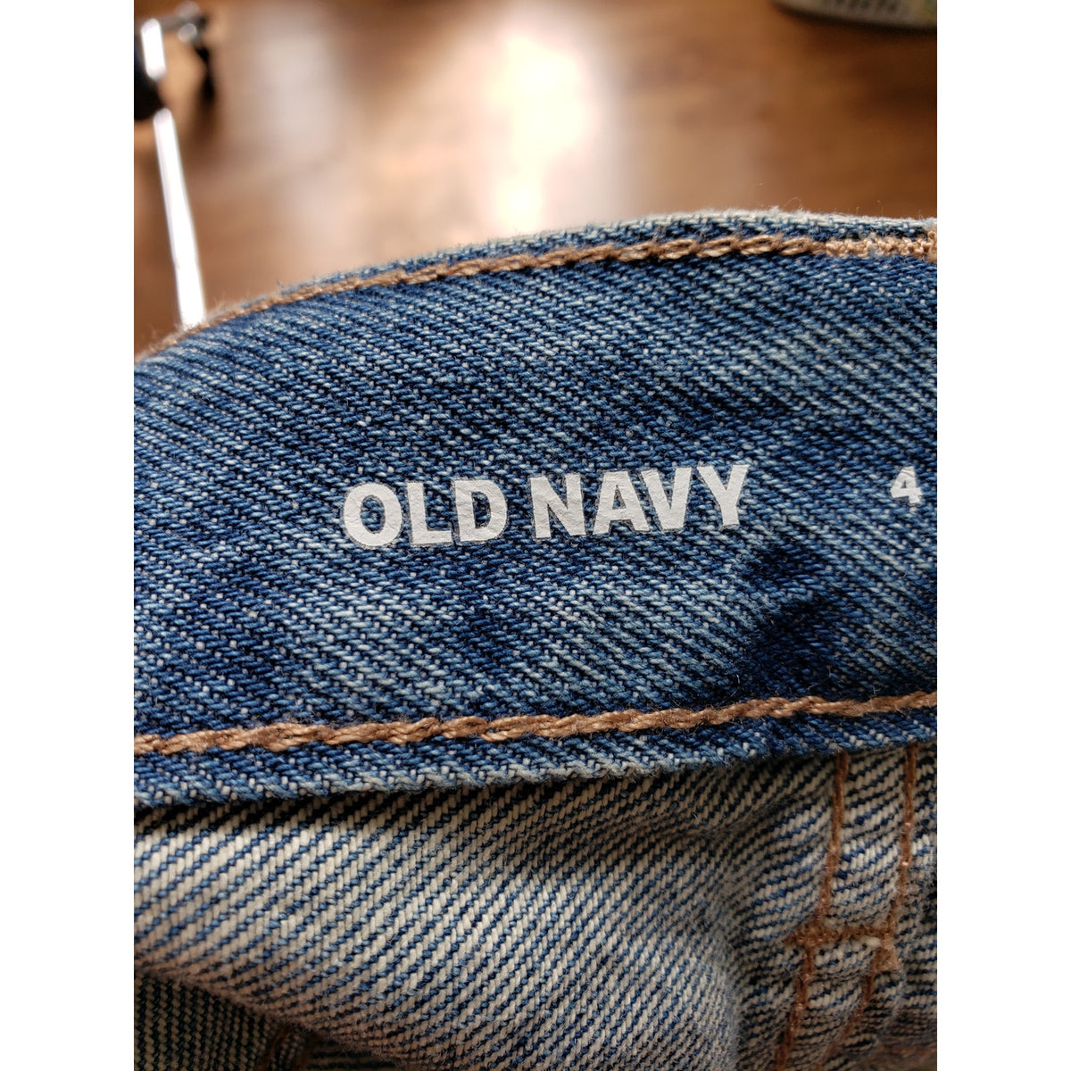 Old Navy Cut Off Shorts Women 4 Blue Denim Distressed High Rise Slouchy Straight