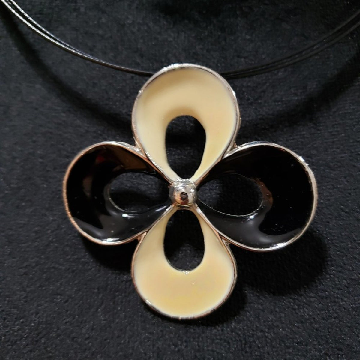 Womens Fashion Cream Enamel Flower Pendant Collar Necklace with Lobster Clasp