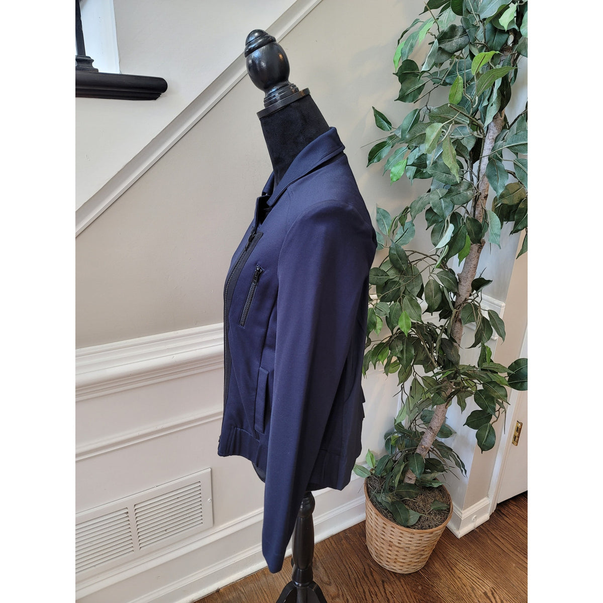Cabi Moto Jacket Women's Small Navy Pleated Back Asymmetrical Zip Multi Pockets