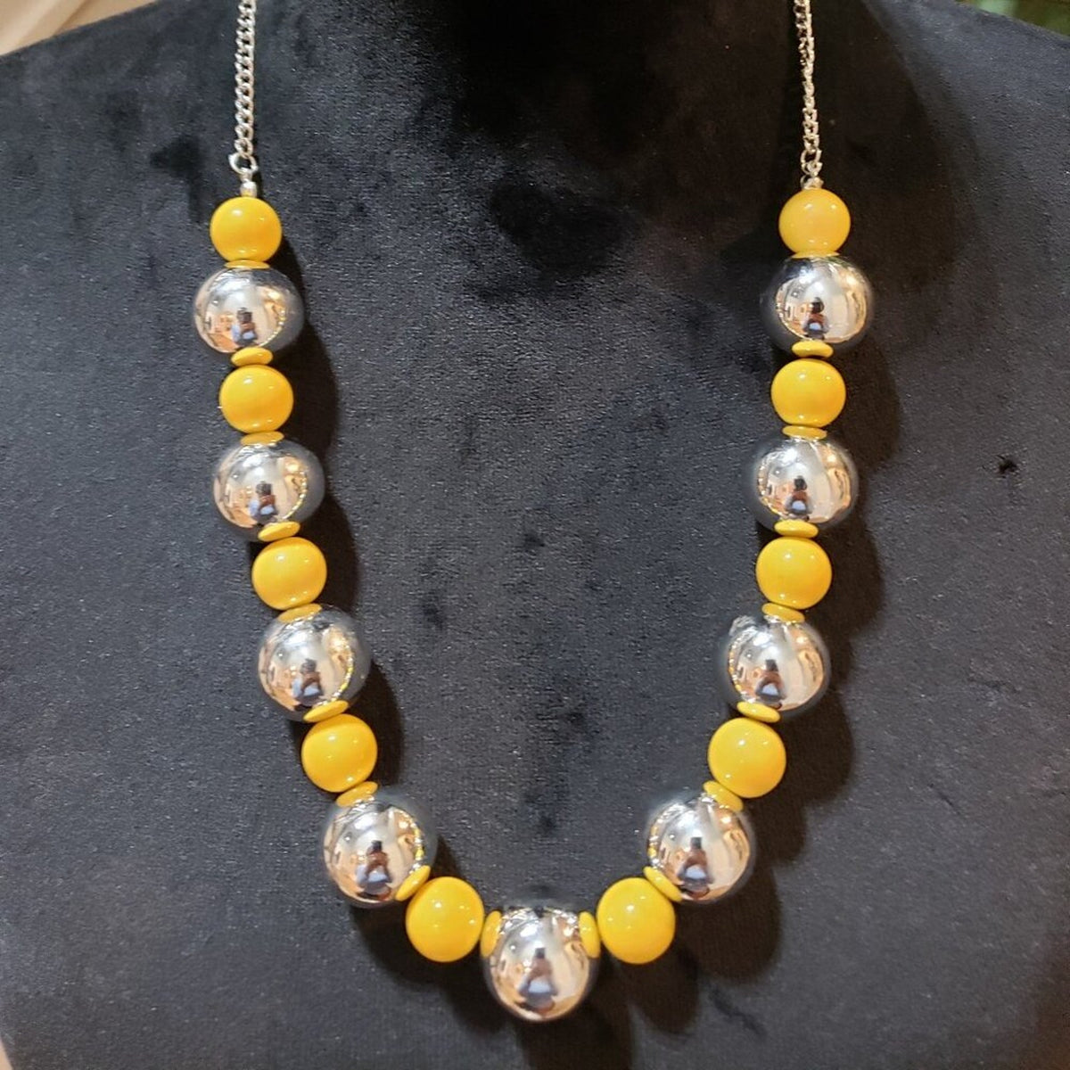 Womens Fashion Silver Yellow Graduated Bead Collar Necklace with Lobster Clasp