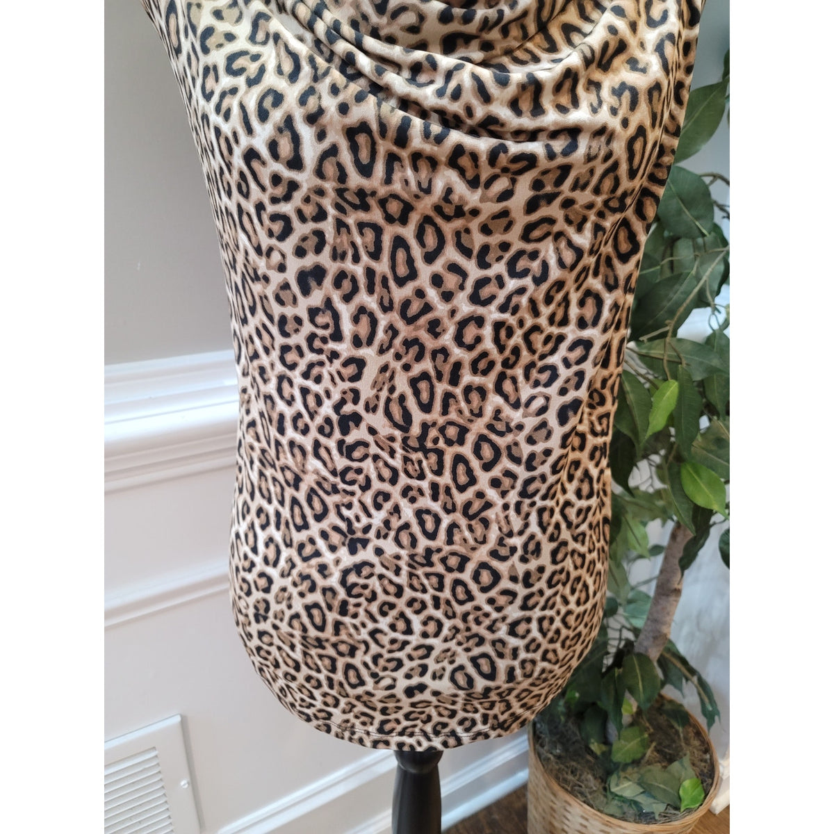 Calvin Klein Blouse Top Women's SZ 1X Brown Leopard Print Sleeveless Cowl Neck